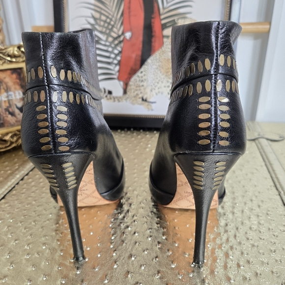 BLACK L.A.M.B. STILETTO BOOTIES 🖤💛 - Picture 4 of 13